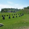 Västerås (comté de Västmanland)_Anundshog_Skeppssattings (bateaux de pierres) et tumulus
