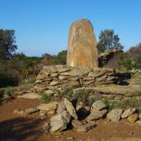 Roses_Menhir de la Casa Cremada III