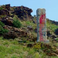 Coll dels Belitres-monolithe franquiste