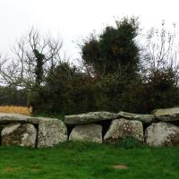 Trégastel (Côtes d'Armor)_Allée couverte de Kerguntuill_Kent-Kornandoned