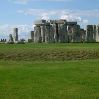 Amesbury_Stonehenge_Station stone et fossé