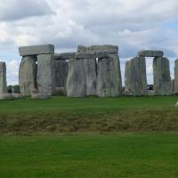 Amesbury_Stonehenge_Station stone, fossé et talus