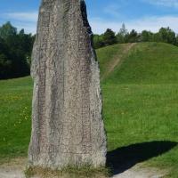Västerås (comté de Västmanland)_Anundshog_Ancienne voie Erikgata_Pierre runique