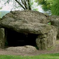 Wéris (Durbuy, province du Luxembourg)_TDolmen nord et menhirs associés